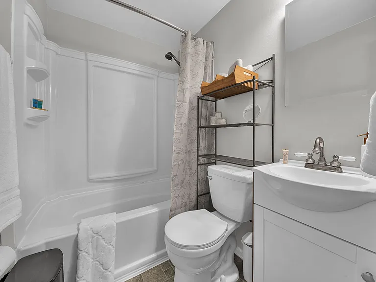 609 N Roosevelt St — Photo 12