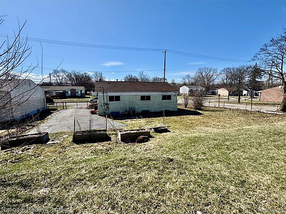 5th image of 185 Gage St