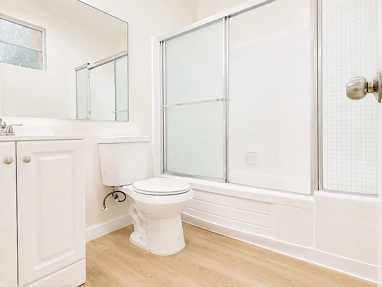 401 E Harvard St #6 — Photo 7