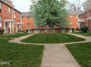 1206 E 89th St APT 1E, Kansas City, MO 64131