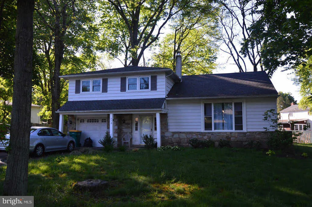 573 Gordon Dr photo 1
