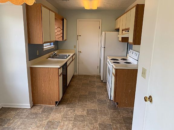 3rd image of 619 Honey Creek Ln