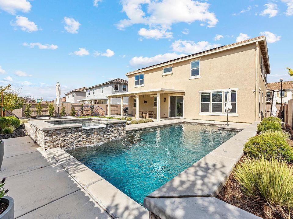 1st image of 5121 Wood Way