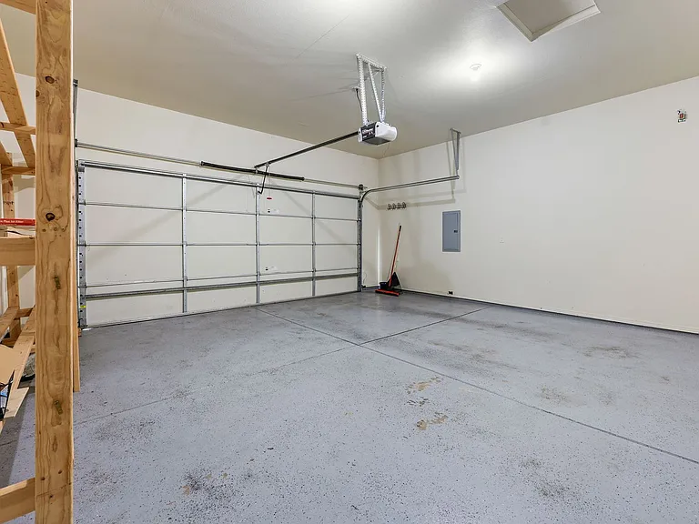 7601 Rushmore Way NE — Photo 29
