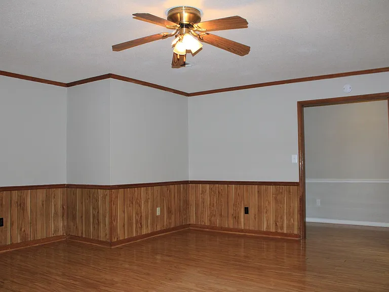 3726 Crest Dr — Photo 8