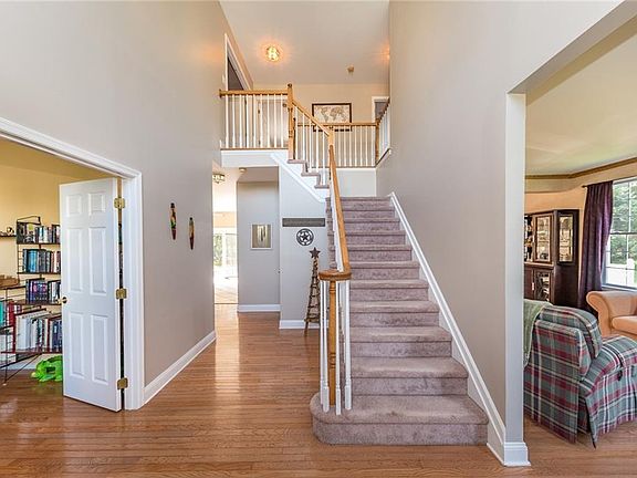 2nd image of 39 Margaret Dr