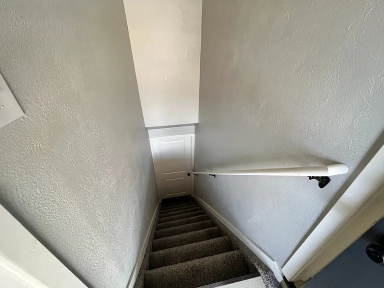 401 Leo Ln #B — Photo 7