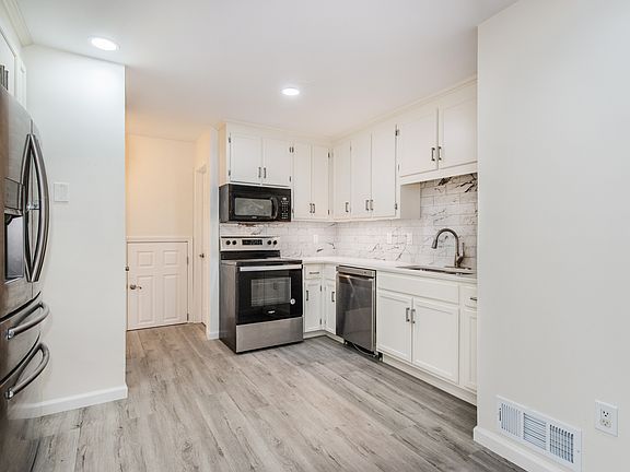 4th image of 54 Burlington Ct Unit 54