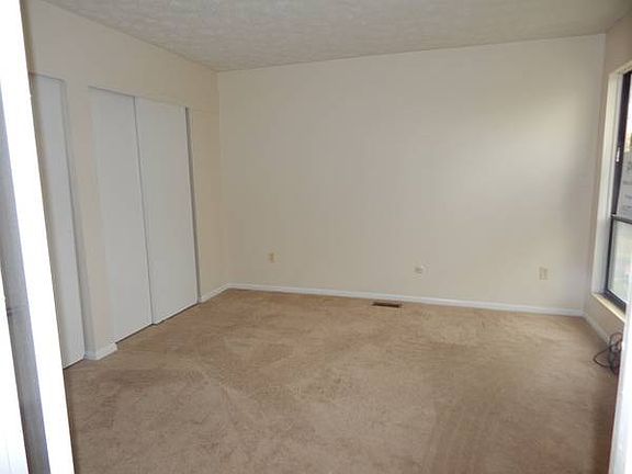 4th image of 2814 Foxwood Ct
