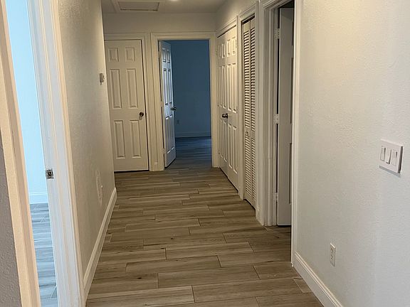 4th image of 4712 Golfview Blvd