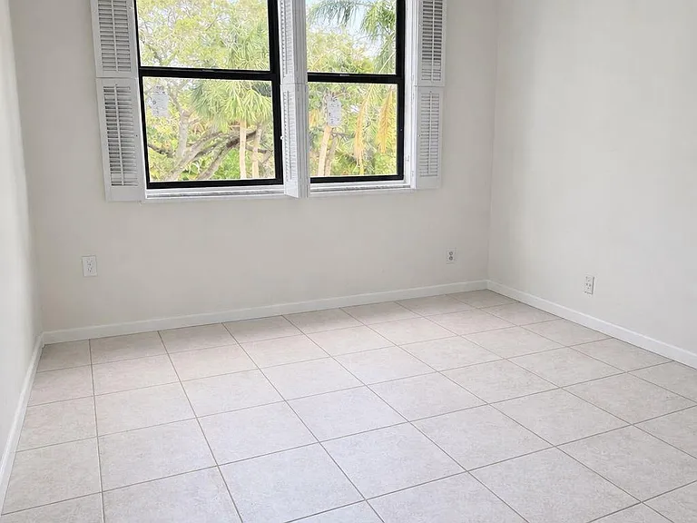 3800 N Hills Dr #315 — Photo 6