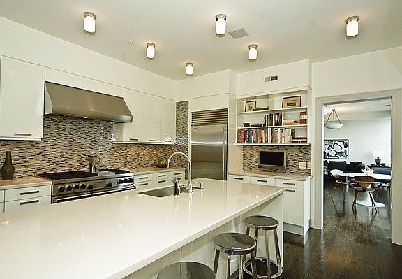 3rd image of 500 W Superior St Unit 2003