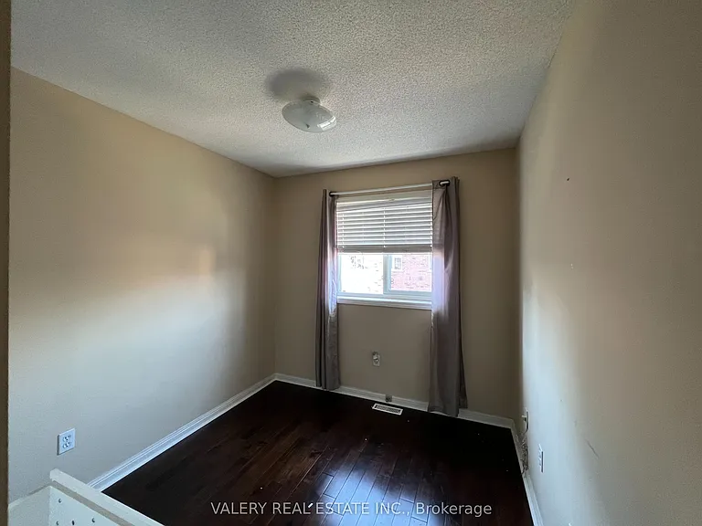 80 Acorn Pl #61 — Photo 12
