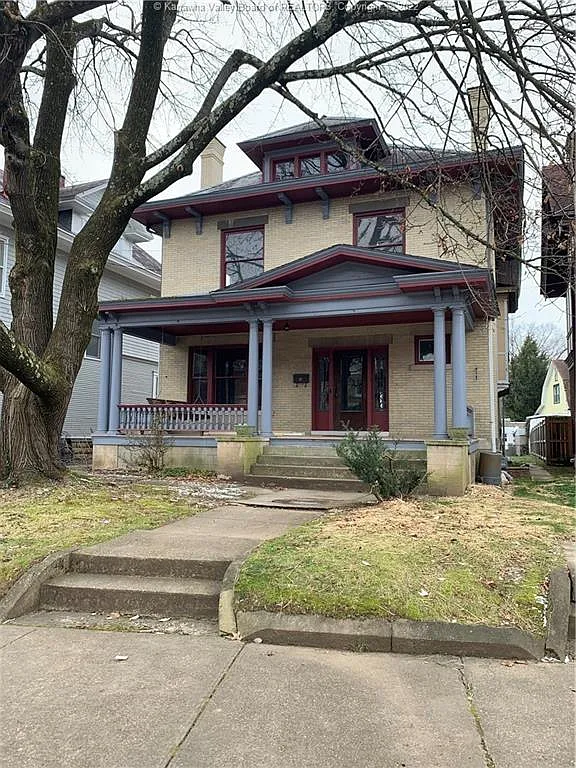 1575 Quarrier St photo 1