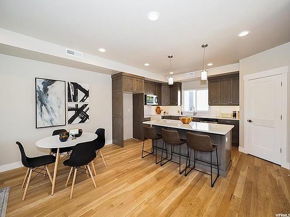 4th image of 1826 E Melbourne Ct