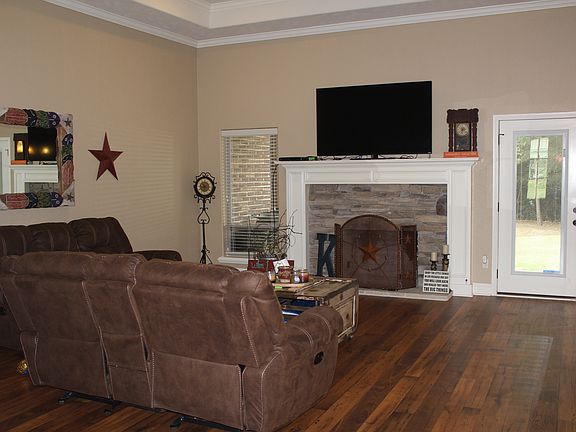 2nd image of 18 Rose Of Sharon Pl