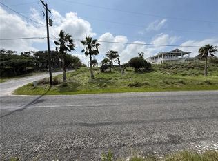 102 Bay Rd, Rockport, TX 78382
