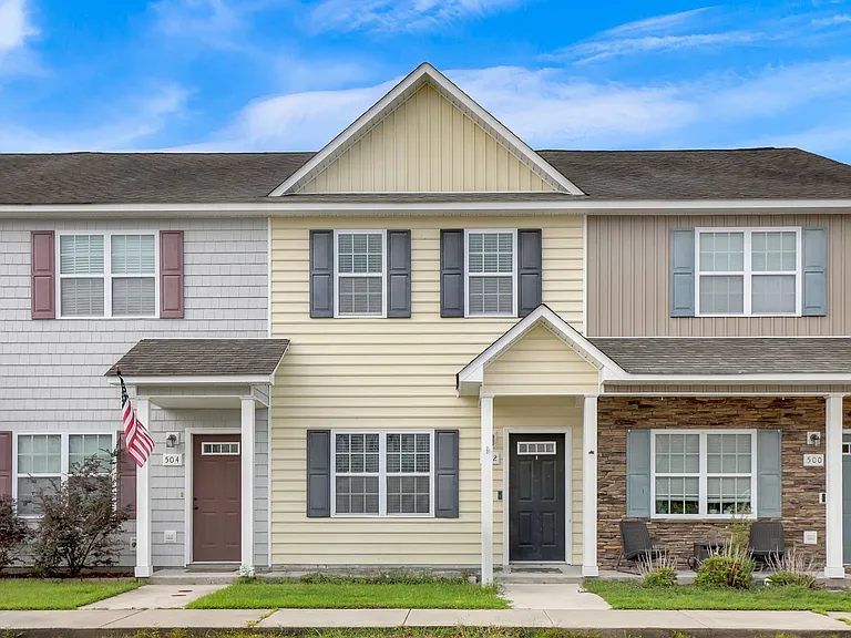 502 Oyster Rock Ln — Photo 1
