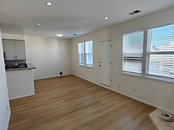 5th image of 2418 Greenwich St