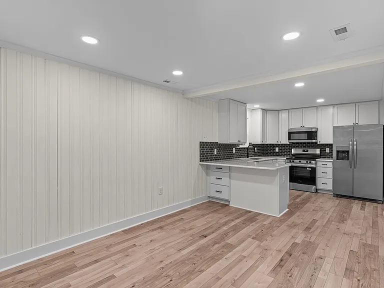 110 Carolina Ave — Photo 22