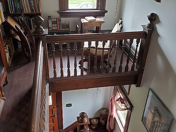 Staircase upper landing