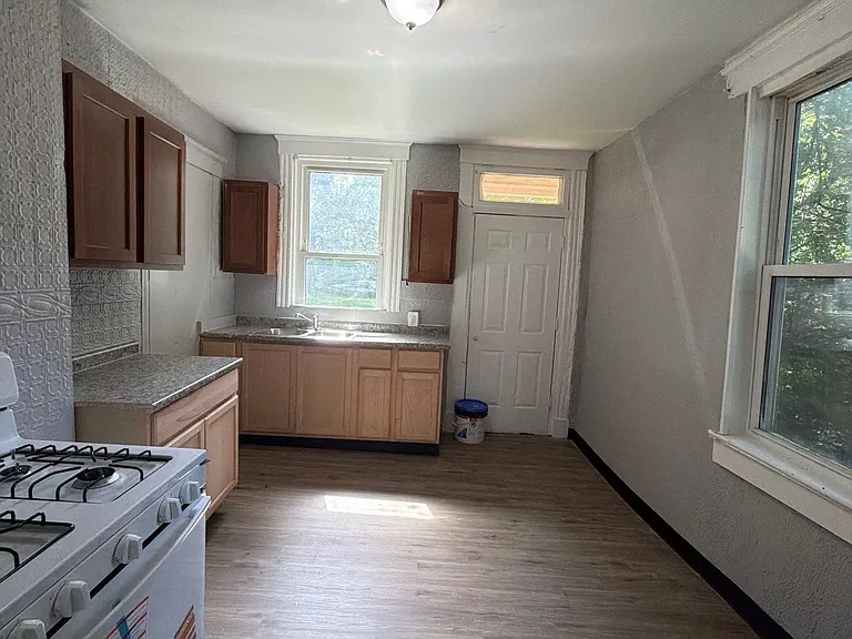 943 Rosemont Ave — Photo 11