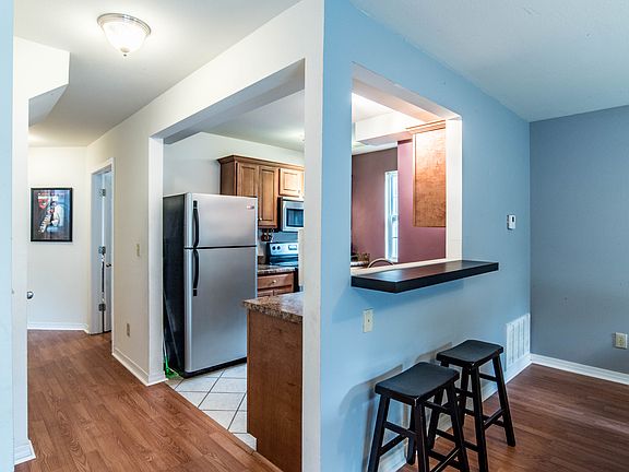 5th image of 215 N A St