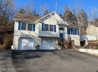 2366 Woodcrest Dr, East Stroudsburg, PA 18302