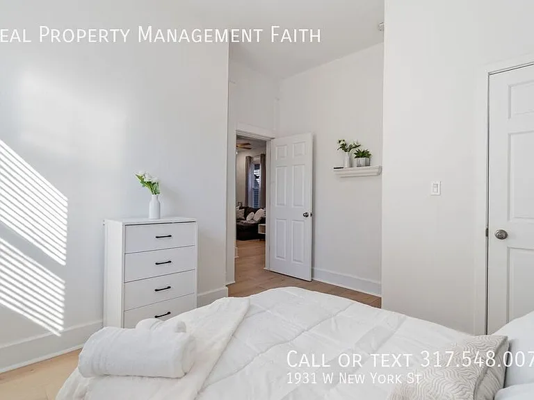 1931 W New York St — Photo 17