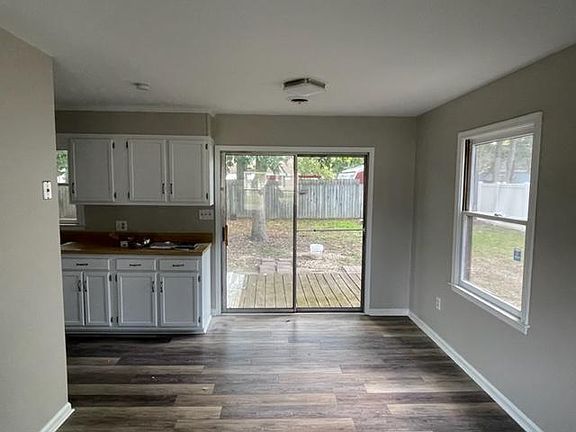 3rd image of 2517 White Oak Ct