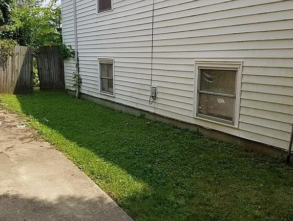 3rd image of 1113 Stadium Dr
