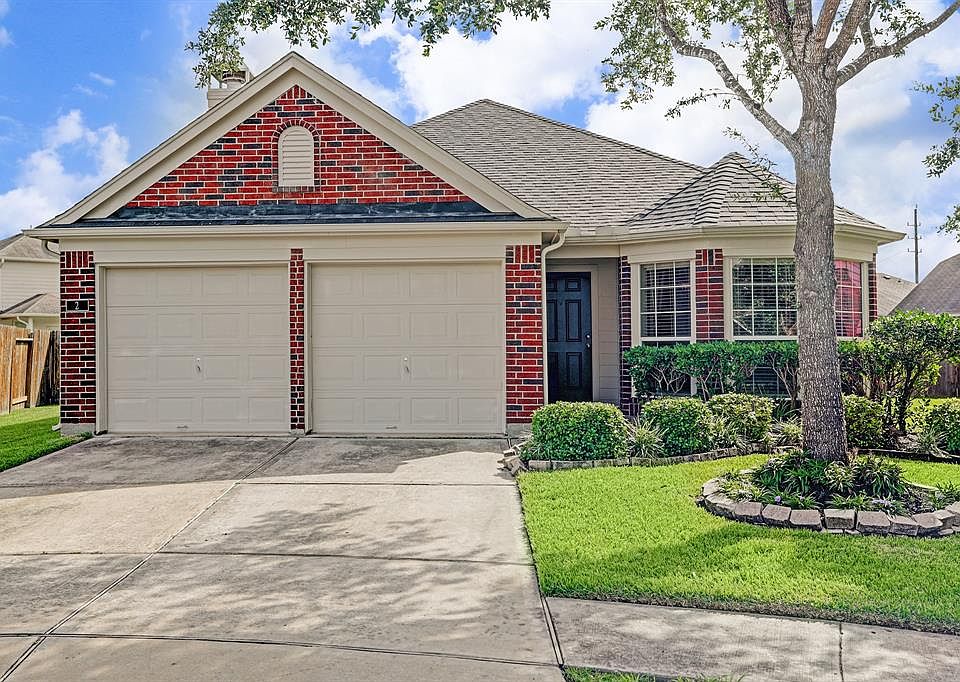 1st image of 2 Buena Park Cir