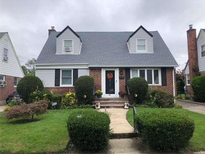84 Lipton Lane, Williston Park, NY, 11596