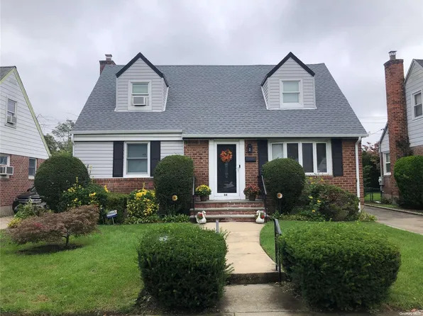 84 Lipton Lane, Williston Park, NY 11596