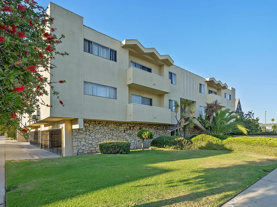 3125 W Adams Blvd #3