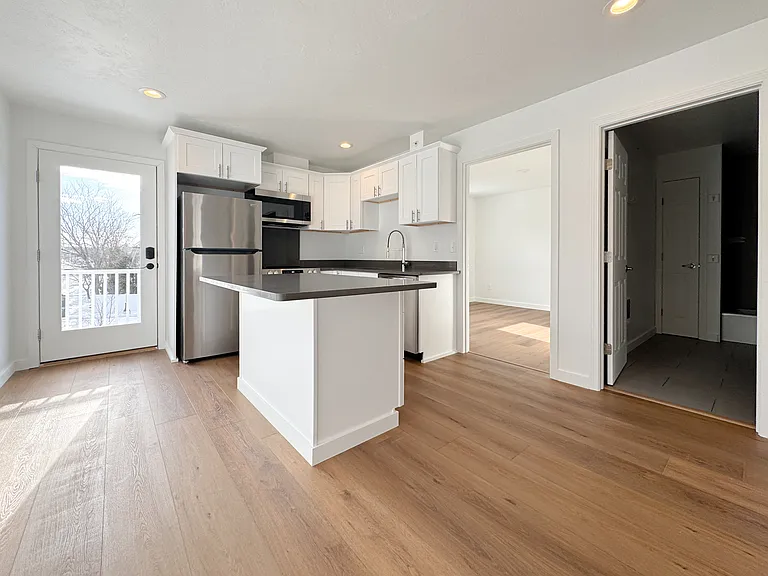 505 Main St #5 — Photo 2
