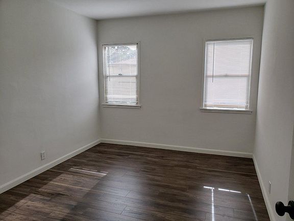 4th image of 11656 Chandler Blvd
