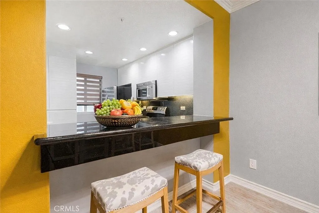 1 bed, 952 sqft, $3,000 — Photo 4