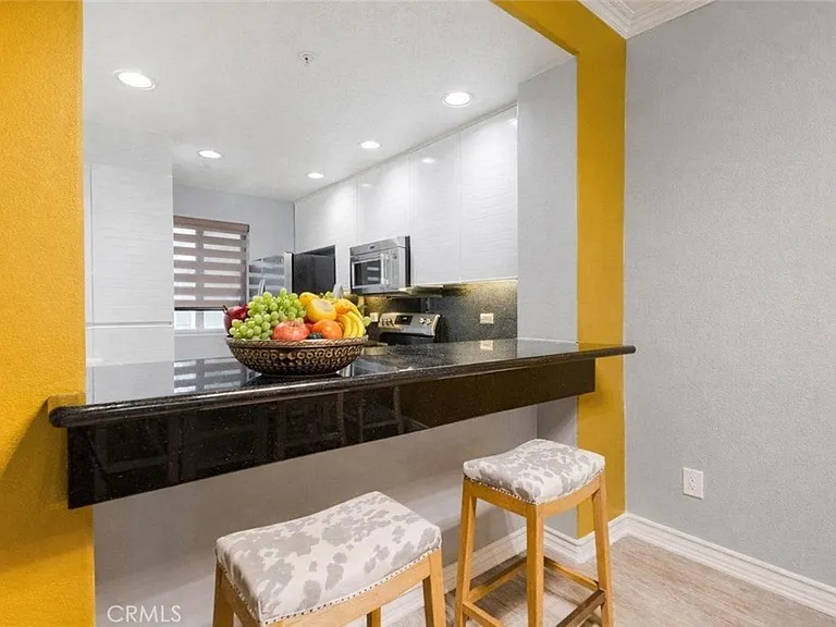 2233 Martin #108 — Photo 4
