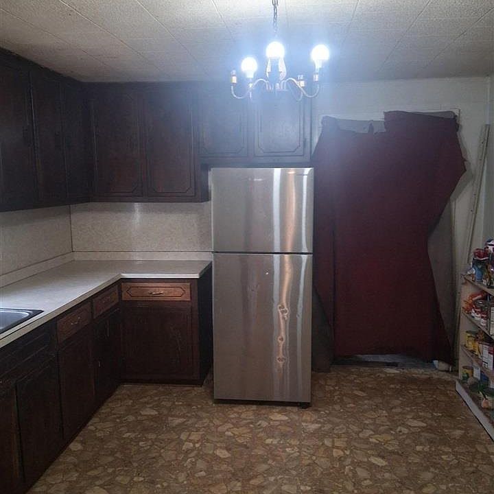 2nd image of 109 Monroe St