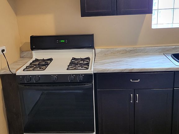 3rd image of 7919 S Winchester Ave