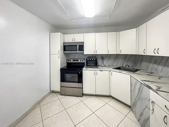 3rd image of 2750 NE 183rd St APT 407