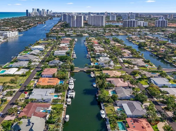 543 Hibiscus Dr, Hallandale, FL 33009