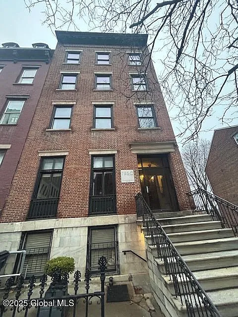 87 Columbia St #2F