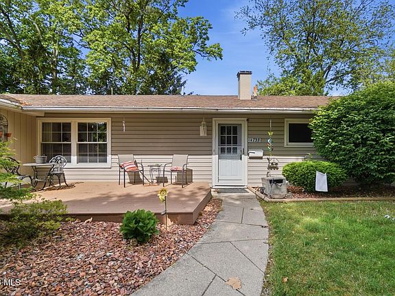 5th image of 4733 Elmhurst Rd
