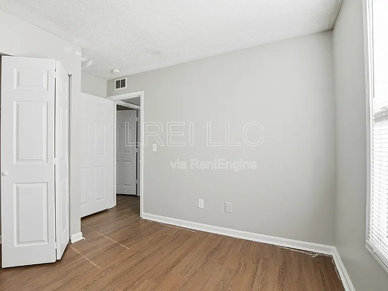 419 Woodcreek Dr #1 — Photo 8