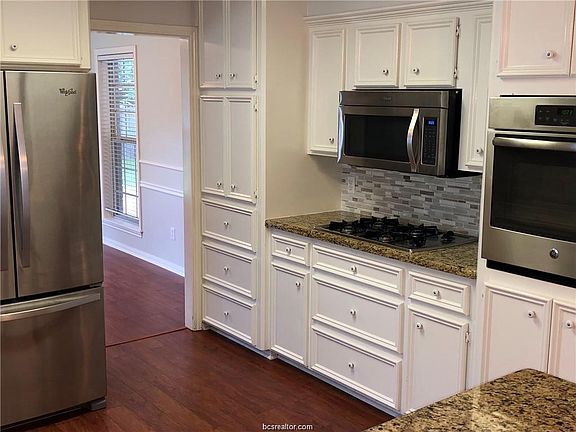 5th image of 4903 Bay Oaks Ct