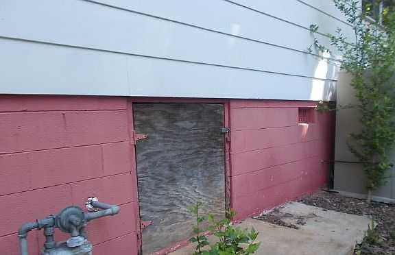 4th image of 606 E Morehead St