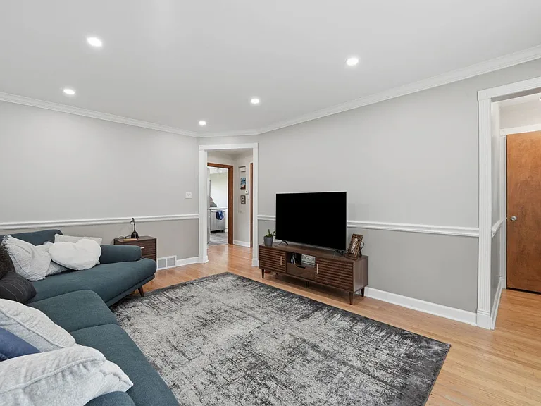 5023 N Natoma Ave — Photo 3
