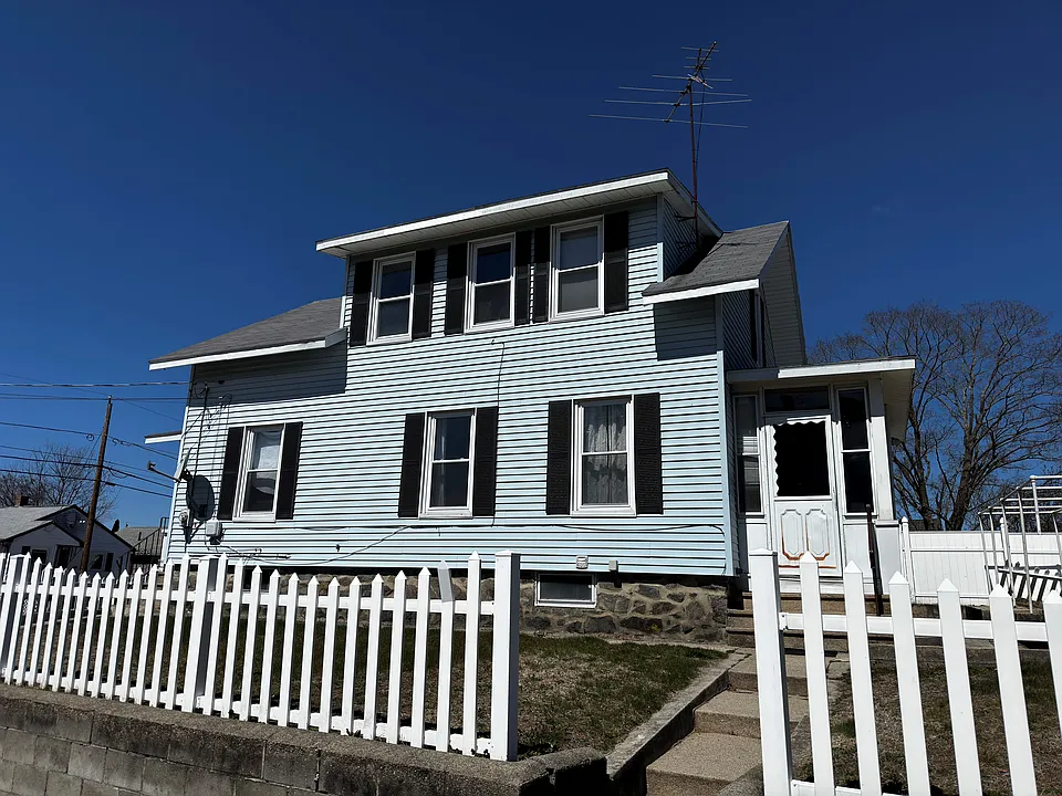 255 White St
